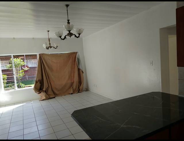 2 BEDROOM FLAT FOR SALE IN KEMPTON PARK EXT 5